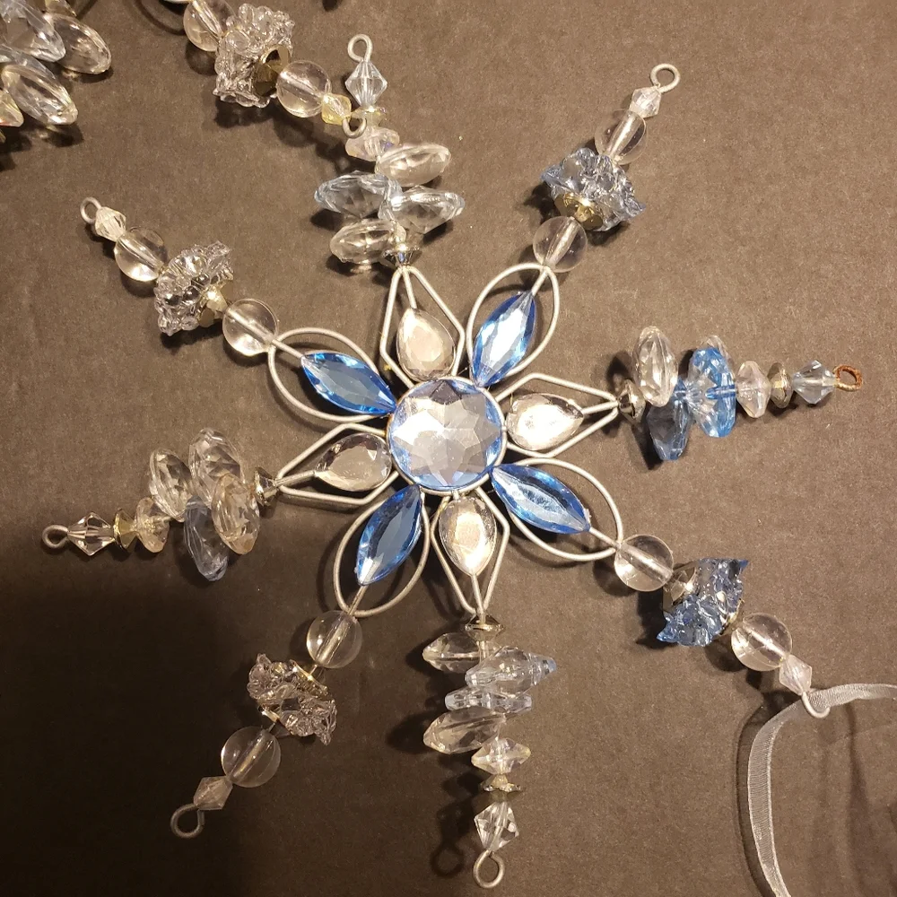 Handmade snowflake ornaments Set of 7 - Picture 10 of 12